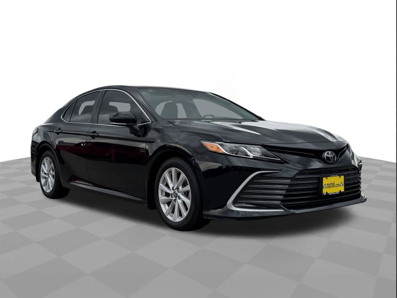 Used 2024 Toyota Camry LE w/ Convenience Package FWD image 4