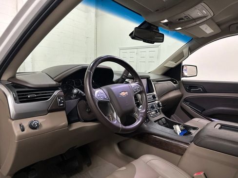 Used 2020 Chevrolet Suburban LT w/ Luxury Package RWD image 32