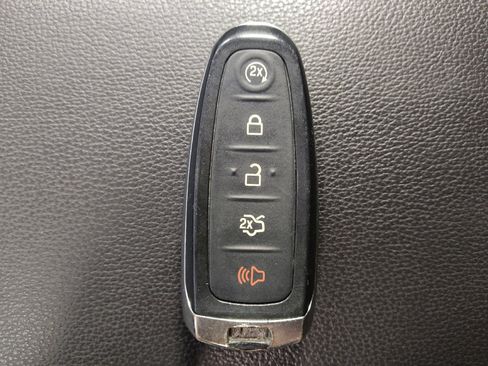 Used 2019 Ford Escape SE image 32