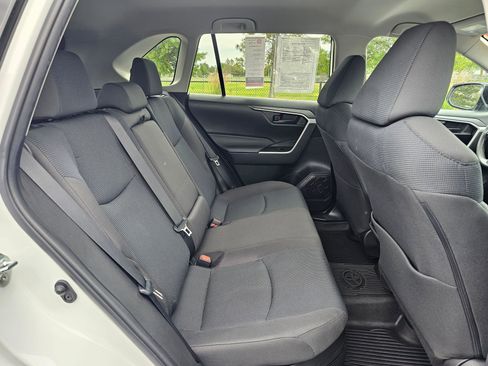 Used 2022 Toyota RAV4 LE AWD/4WD image 12