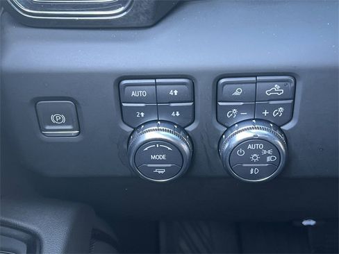 Used 2022 GMC Sierra 1500 AT4 w/ Technology Package image 12