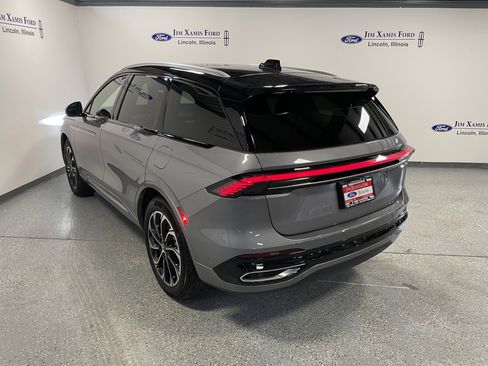 Used 2024 Lincoln Nautilus Reserve w/ Equipment Group 202A image 4