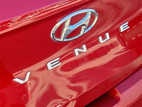 Used 2023 Hyundai Venue SEL image 29