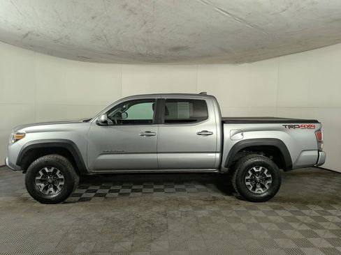 Used 2021 Toyota Tacoma TRD Off-Road image 3