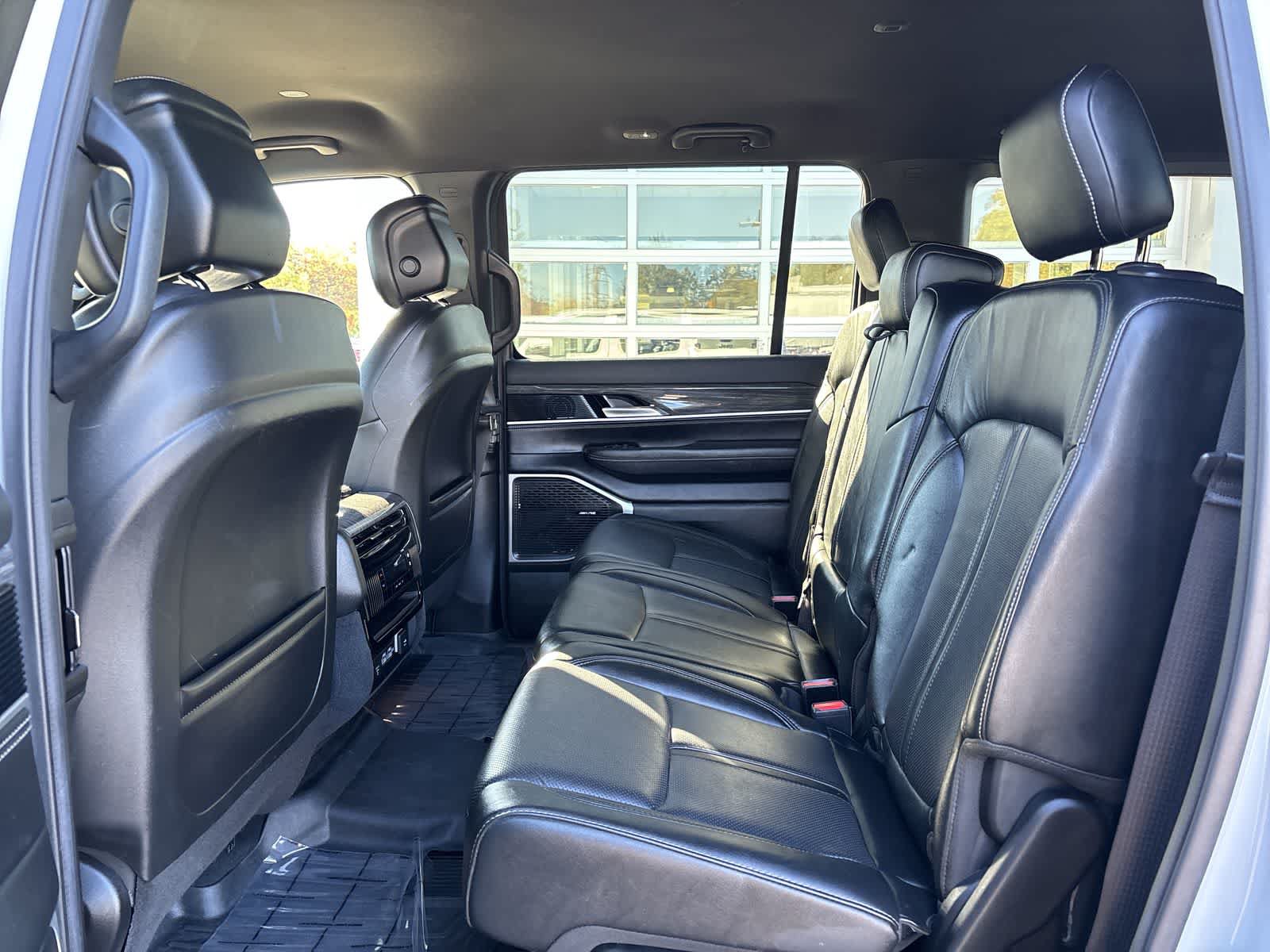 Used 2022 Jeep Wagoneer Series II AWD/4WD image 7