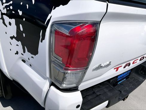Used 2017 Toyota Tacoma Limited w/ Tow Package AWD/4WD image 32
