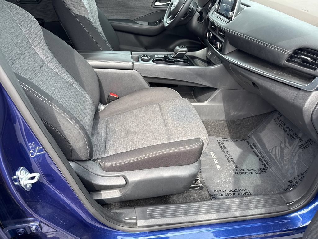 Used 2023 Nissan Rogue SV AWD/4WD image 21