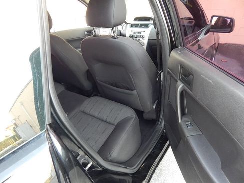 Used 2010 Ford Focus SE image 17
