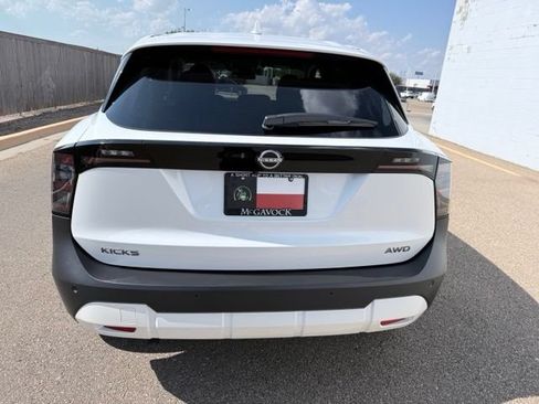 Used 2025 Nissan Kicks SV AWD/4WD image 7