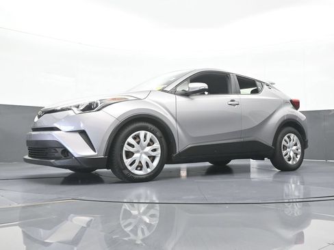 Used 2019 Toyota C-HR LE FWD image 49