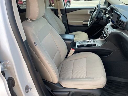 Used 2023 Ford Explorer XLT image 48