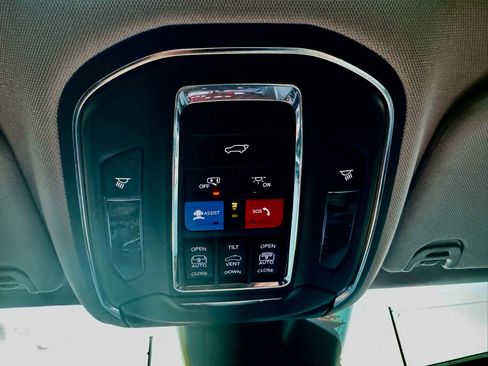 Used 2023 Jeep Wagoneer L Series III w/ Premium Group I image 26