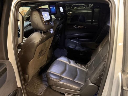 Used 2016 Cadillac Escalade ESV Platinum AWD/4WD image 16