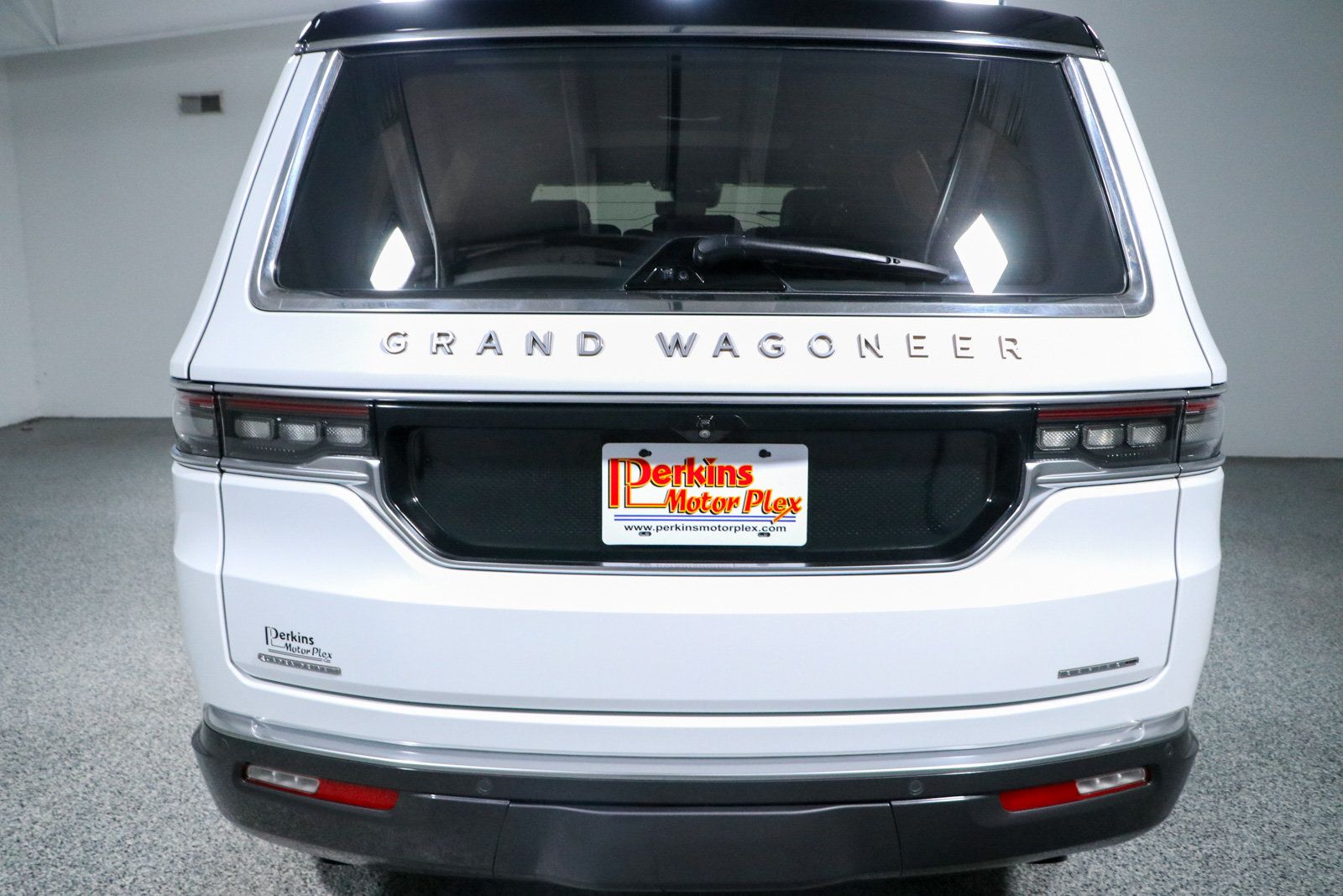 Used 2022 Jeep Grand Wagoneer Series III w/ HD Trailer Tow Package AWD/4WD image 8