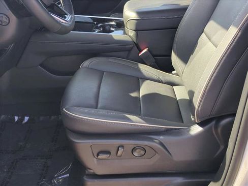 New 2025 Chevrolet Suburban Premier AWD/4WD image 4