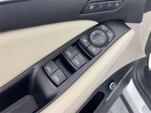 Used 2018 Buick Enclave Premium image 12