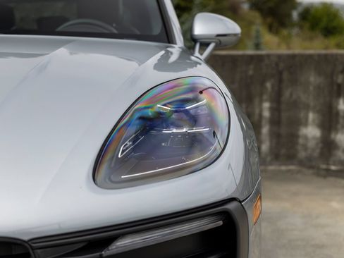 Certified 2026 Porsche Macan AWD/4WD image 19