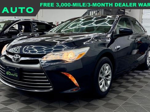 Used 2017 Toyota Camry LE image 1