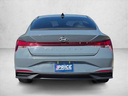 Used 2022 Hyundai Elantra SEL FWD image 9