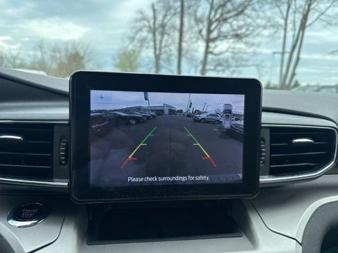 Certified 2022 Ford Explorer XLT w/ Equipment Group 202A AWD/4WD image 21