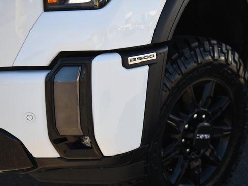 Used 2024 GMC Sierra 2500 AT4 w/ Technology Package image 6