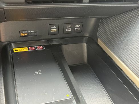 Used 2025 Toyota Camry SE FWD image 36