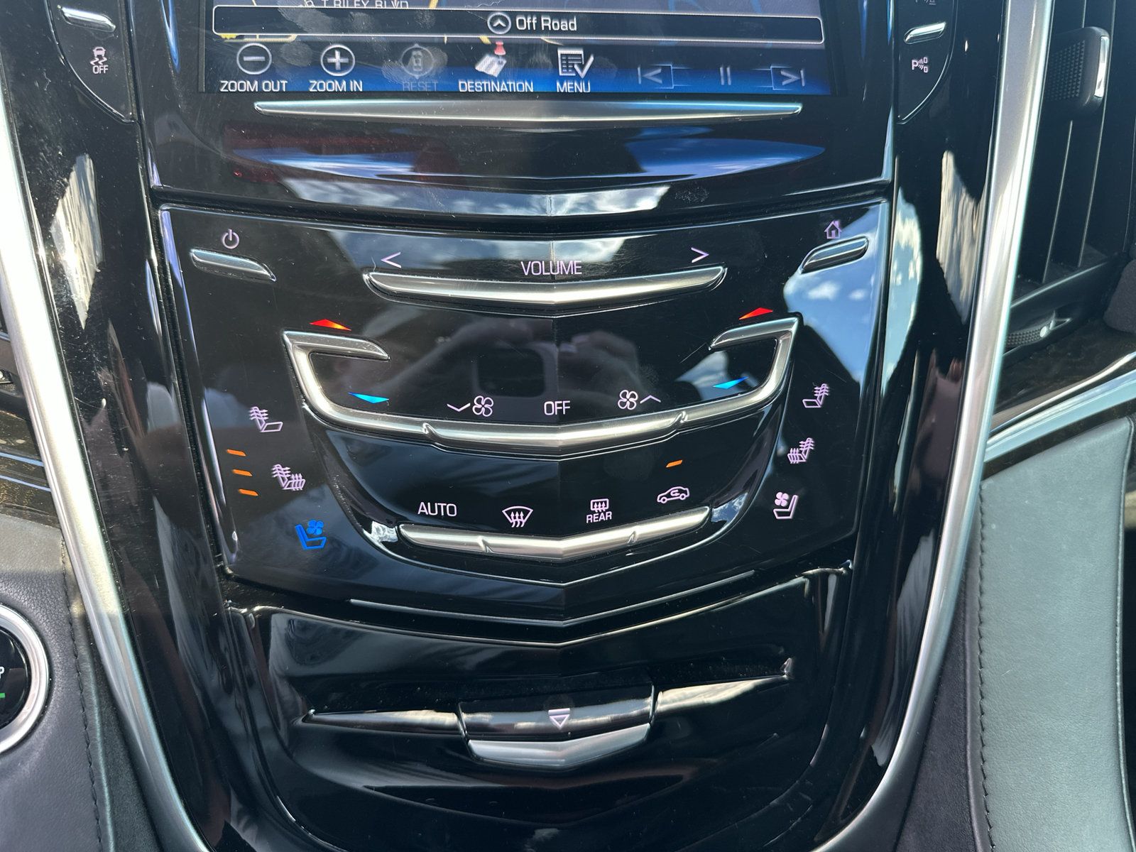 Used 2019 Cadillac Escalade ESV Platinum AWD/4WD image 24