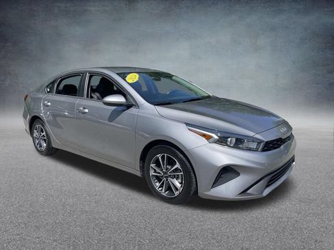 Used 2024 Kia Forte LXS FWD image 4