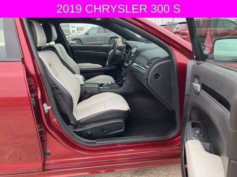Used 2019 Chrysler 300 S w/ Safetytec Plus Group image 11
