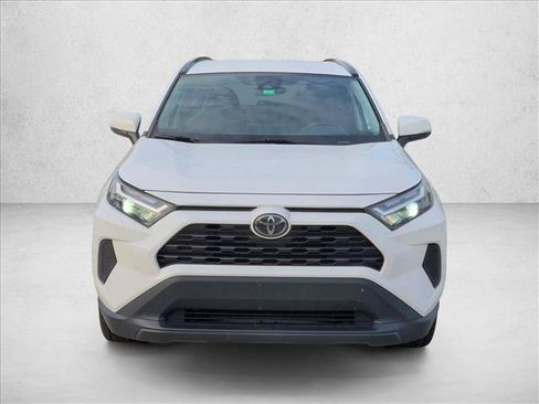 Used 2022 Toyota RAV4 XLE FWD image 2