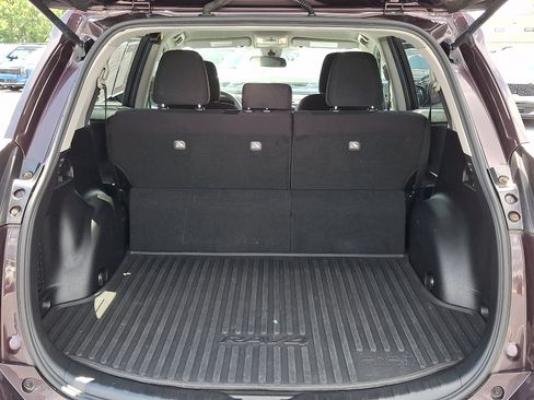 Used 2018 Toyota RAV4 LE w/ All Weather Liner Package AWD/4WD image 28