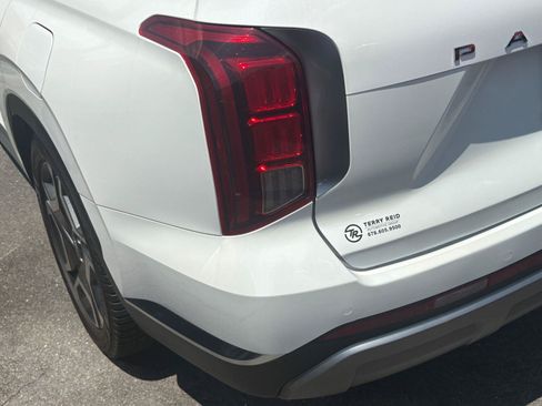 Used 2023 Hyundai Palisade Limited AWD/4WD image 12