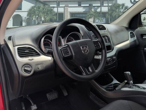 Used 2019 Dodge Journey SE FWD image 12