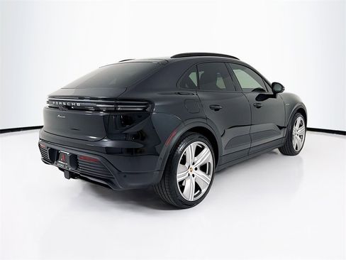 New 2025 Porsche Macan Electric image 9
