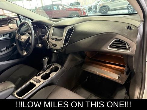 Used 2017 Chevrolet Cruze LS image 13