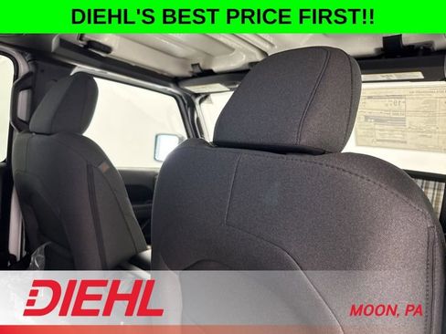 New 2026 Jeep Gladiator Sport AWD/4WD image 11