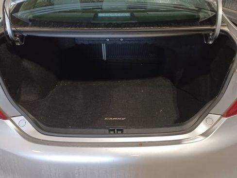 Used 2012 Toyota Camry L image 8