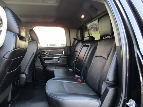 Used 2015 RAM 2500 Laramie w/ Black Appearance Group image 9
