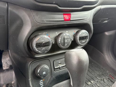 Used 2017 Jeep Renegade Altitude AWD/4WD image 21