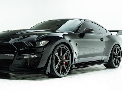 Used 2021 Ford Mustang Shelby GT500 w/ Carbon Fiber Track Pack image 9