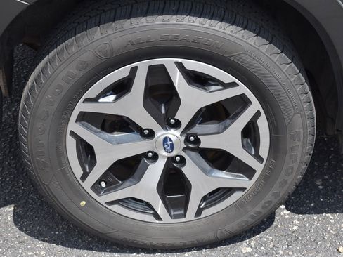 Used 2023 Subaru Forester Premium image 14