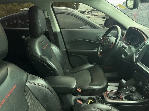 Used 2020 Jeep Compass Trailhawk w/ Cold Weather Group AWD/4WD image 3