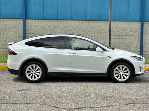 Used 2019 Tesla Model X 75D AWD/4WD image 4