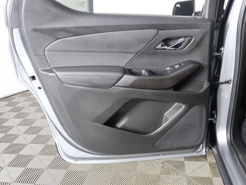 Used 2023 Chevrolet Traverse LT FWD image 24