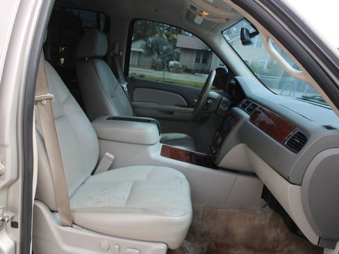 Used 2007 Chevrolet Tahoe LTZ w/ LTZ Preferred Equipment Group RWD image 23