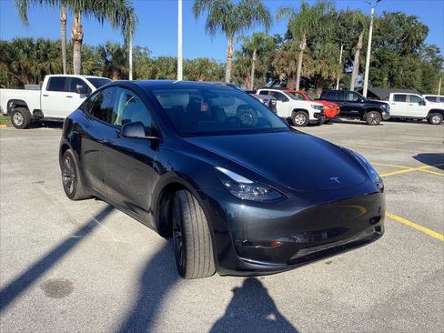 Used 2024 Tesla Model Y Long Range image 9