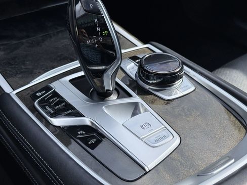 Used 2018 BMW 750i xDrive image 46