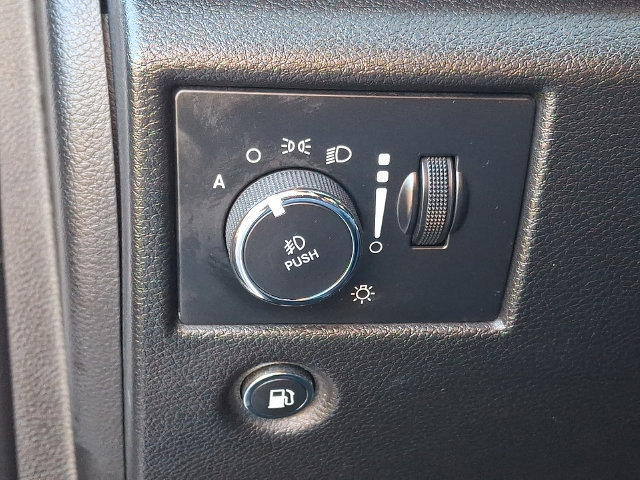 Used 2020 Jeep Grand Cherokee Altitude AWD/4WD image 25