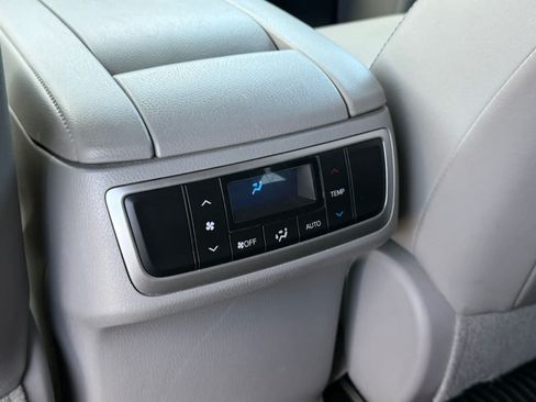 Used 2017 Toyota Highlander XLE AWD/4WD image 14
