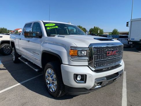 Certified 2019 GMC Sierra 2500 Denali w/ Duramax Plus Package AWD/4WD image 4